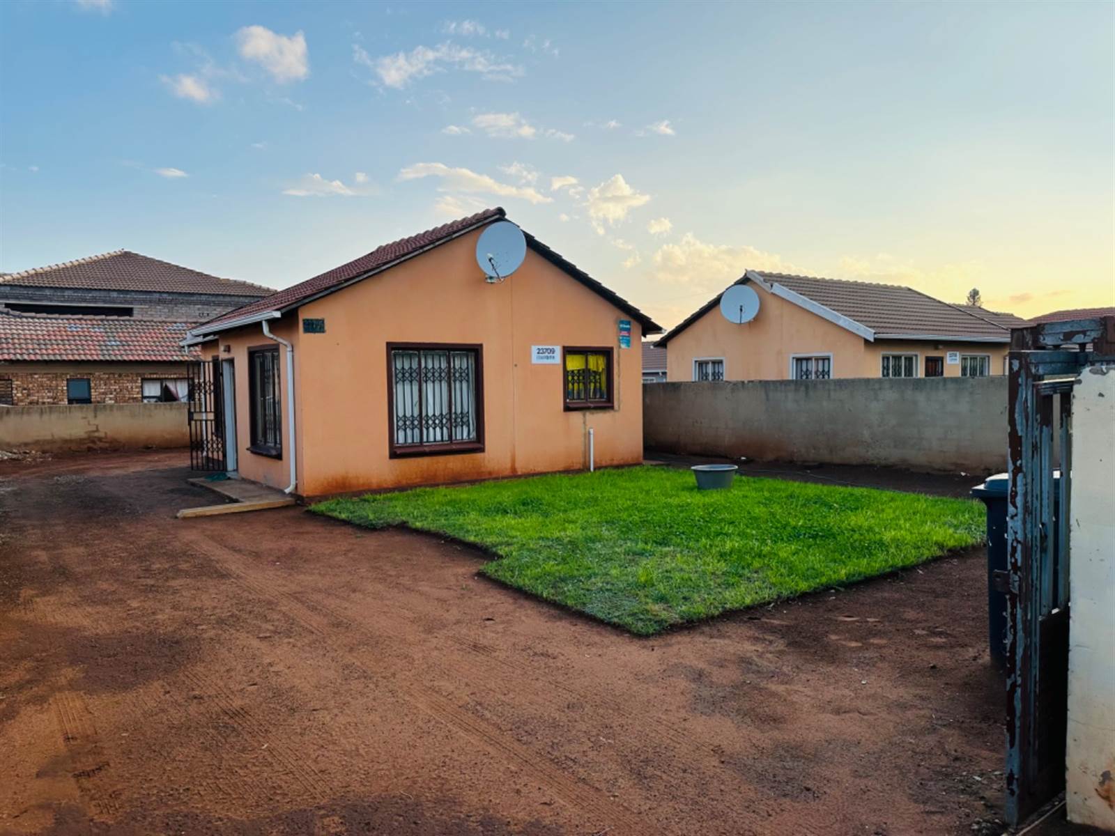 2 Bed House in Protea Glen photo number 10