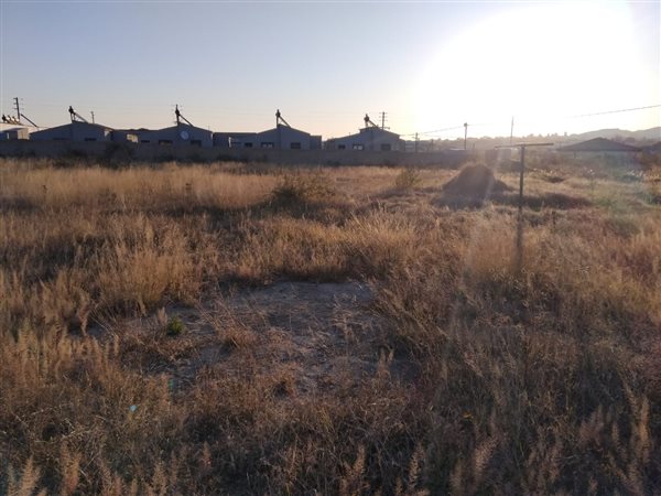 1 800 m² Land