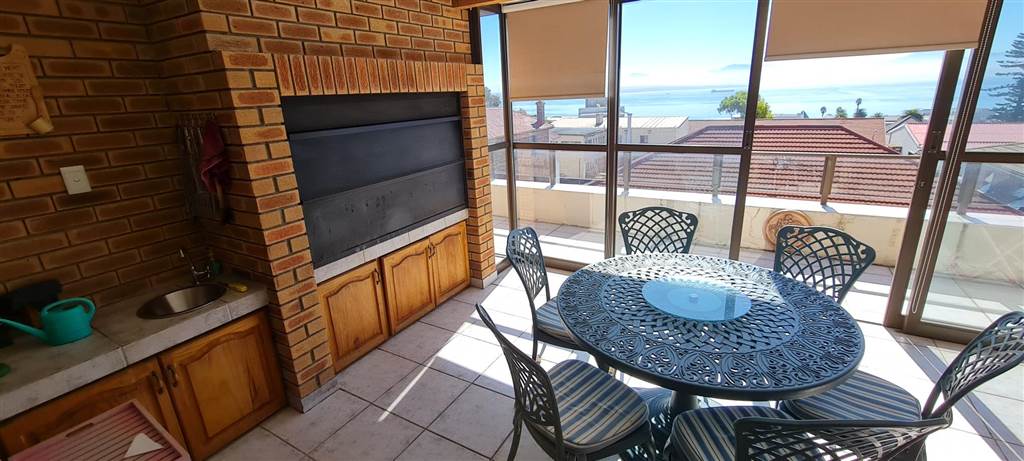 3 Bed Penthouse in Mossel Bay Central photo number 19