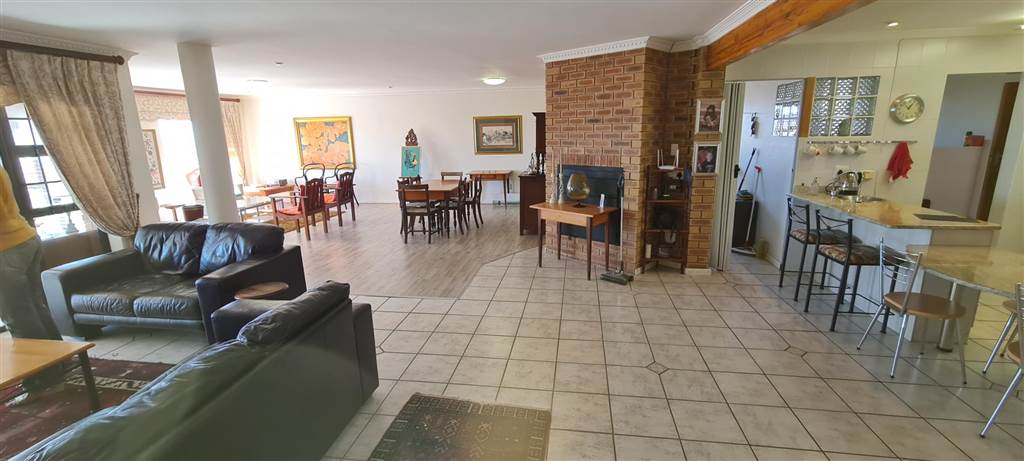 3 Bed Penthouse in Mossel Bay Central photo number 16