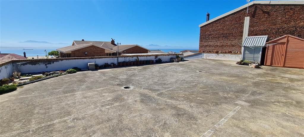 3 Bed Penthouse in Mossel Bay Central photo number 27
