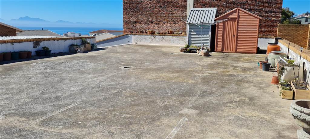 3 Bed Penthouse in Mossel Bay Central photo number 25