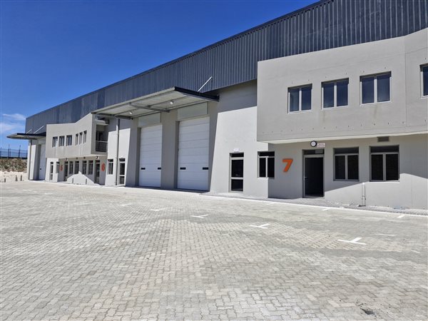 558  m² Industrial space