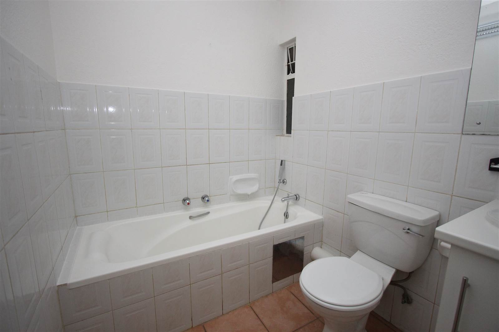 2 Bed Townhouse in Morninghill photo number 11