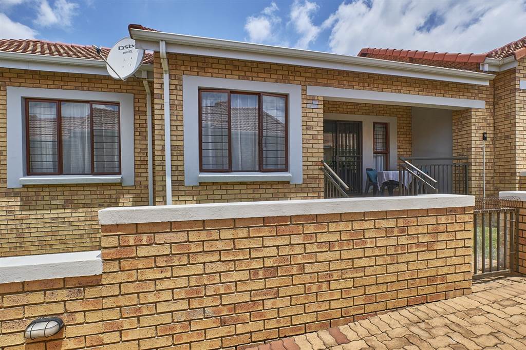 2 Bed Townhouse in Randpark Ridge photo number 15