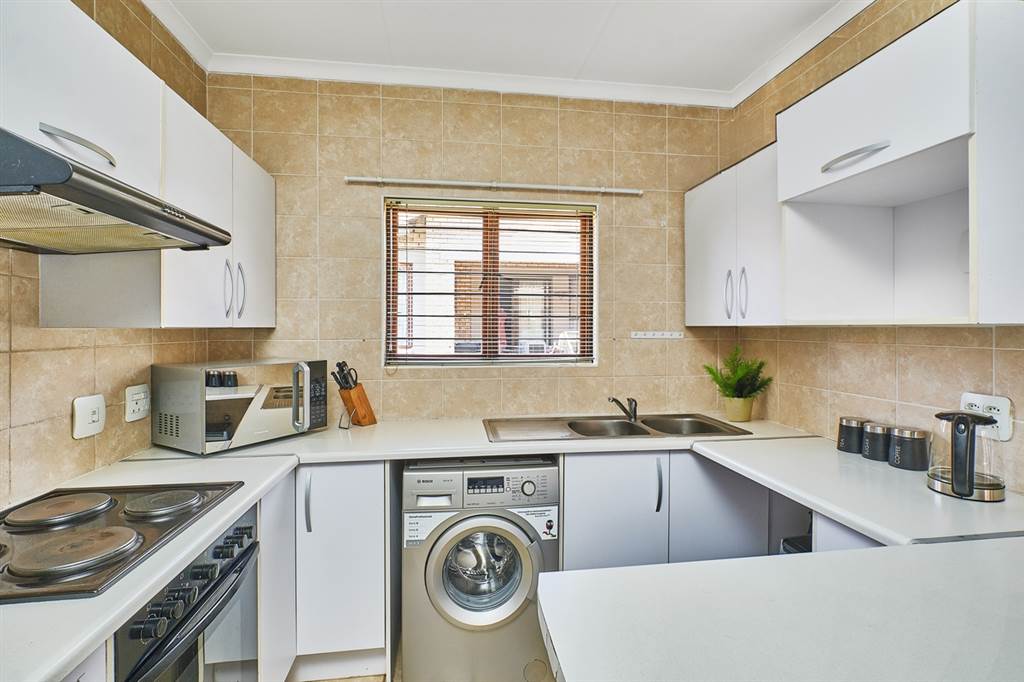 2 Bed Townhouse in Randpark Ridge photo number 3