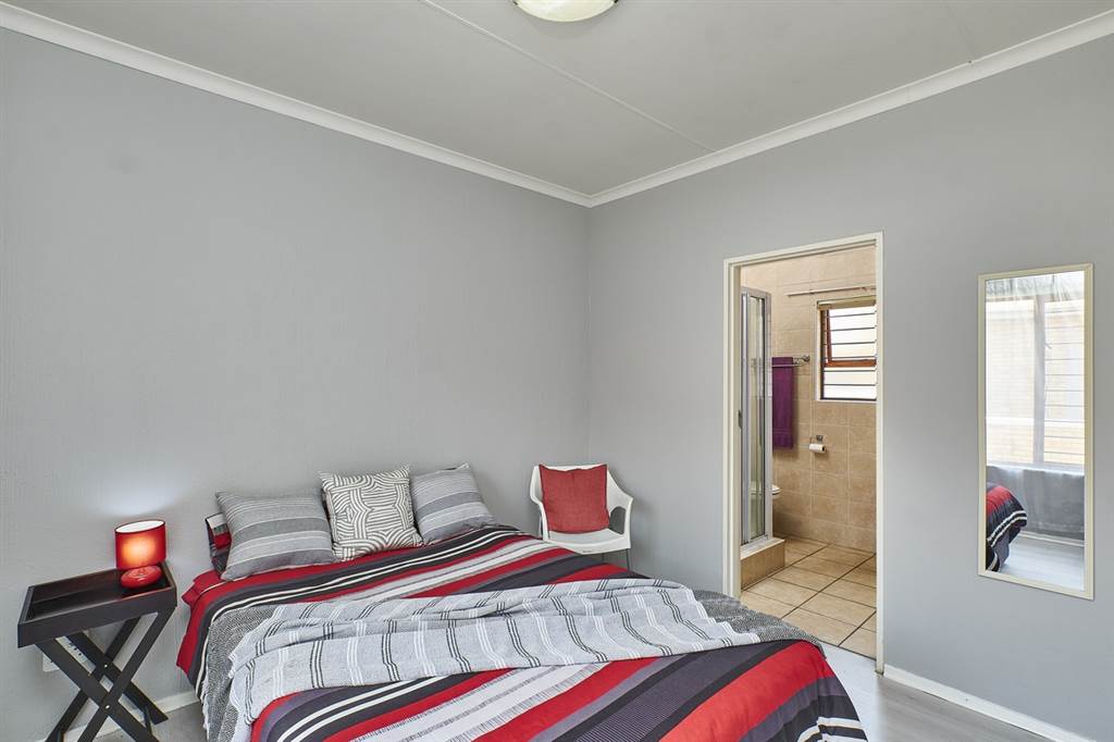 2 Bed Townhouse in Randpark Ridge photo number 7