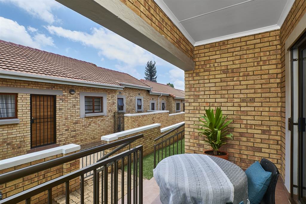 2 Bed Townhouse in Randpark Ridge photo number 14