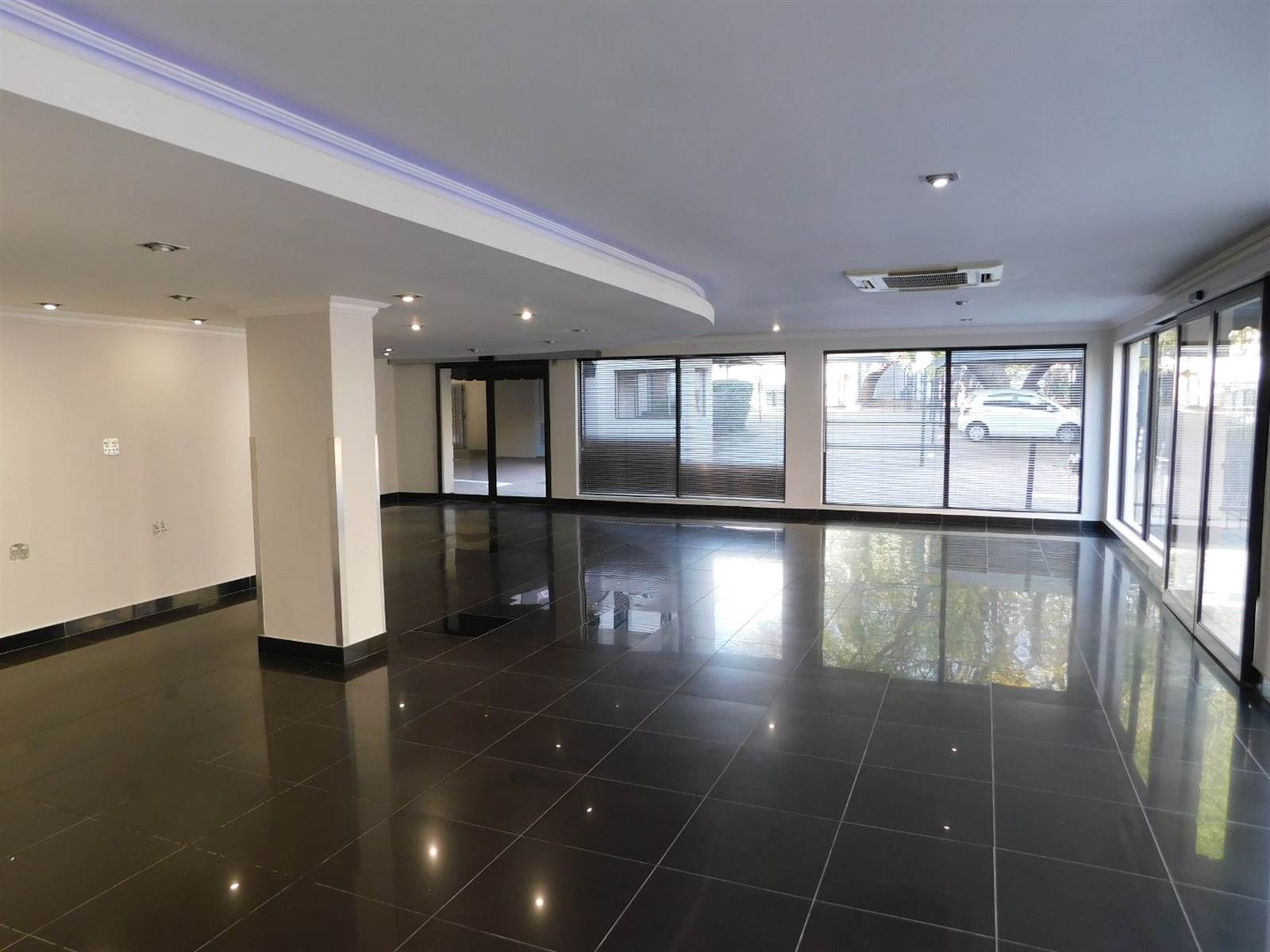 630  m² Office Space in Rosebank photo number 3