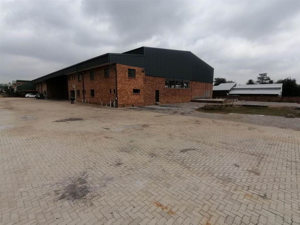 2400  m² Industrial space in Anderbolt photo number 1