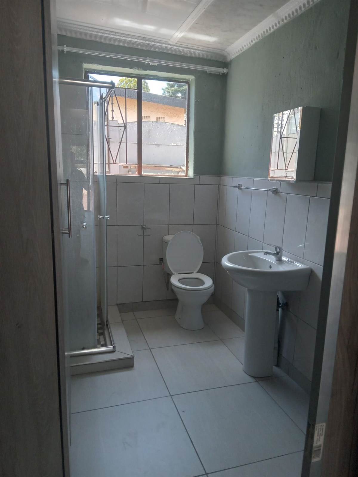 Bachelor apartment in Germiston South photo number 5