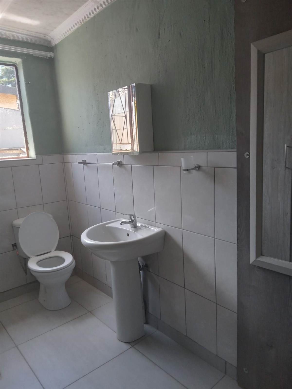 Bachelor apartment in Germiston South photo number 6