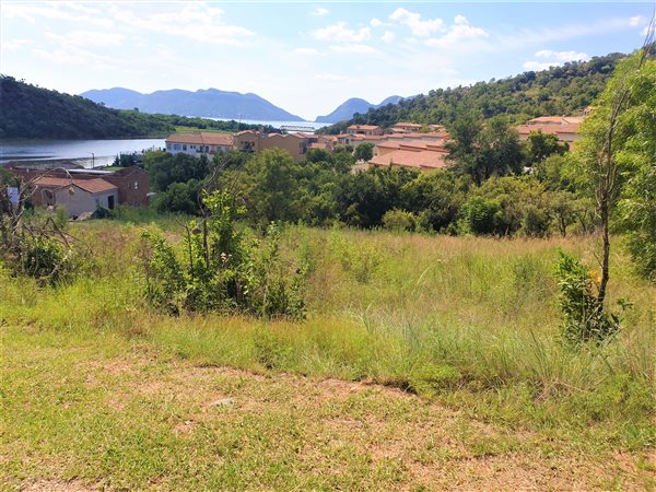 1 043 m² Land