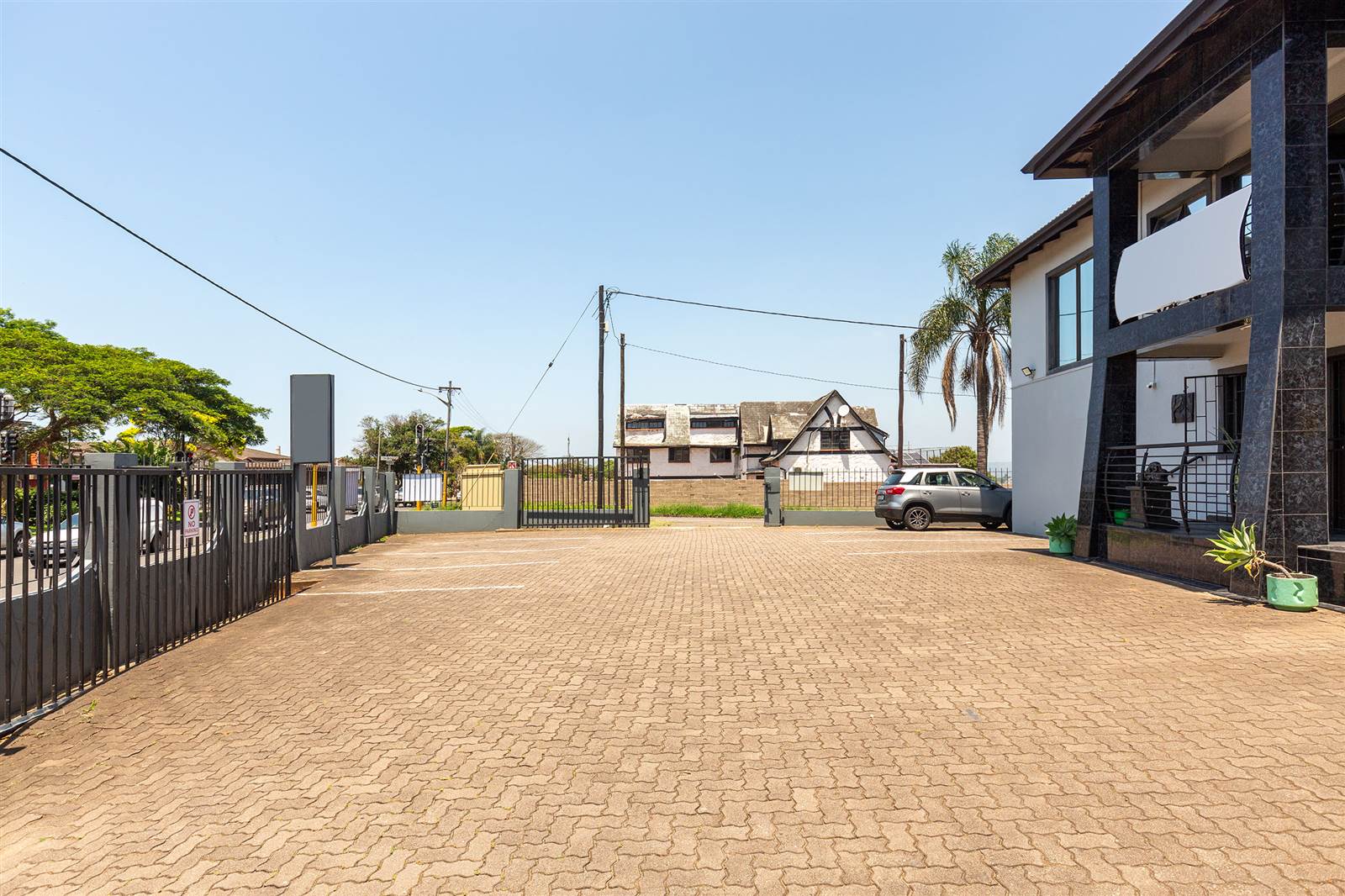 1000  m² Commercial space in Durban North photo number 3