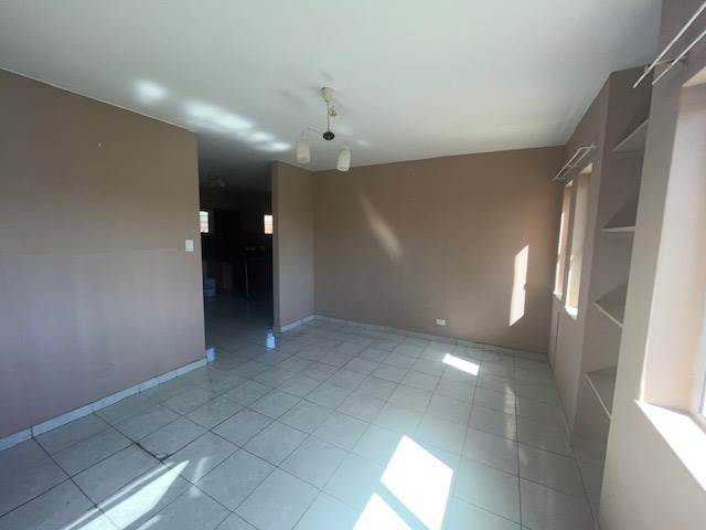 2 Bed Apartment in Bluff photo number 4