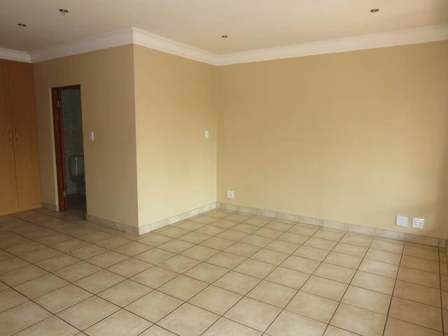 5 Bed House in Greenstone Hill photo number 7