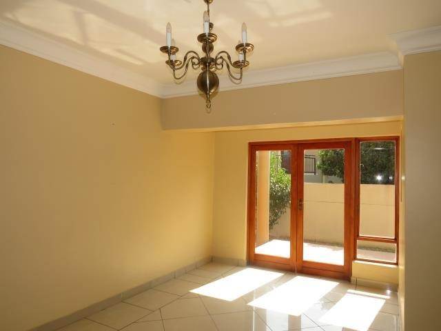 5 Bed House in Greenstone Hill photo number 3
