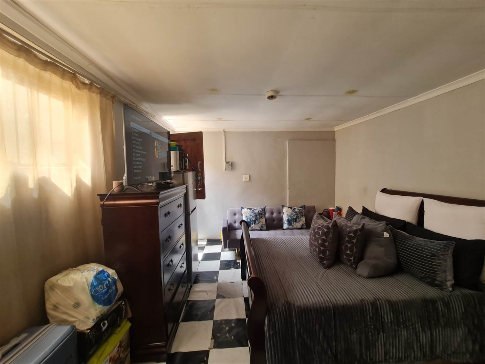 2 Bed House in Zwide photo number 6