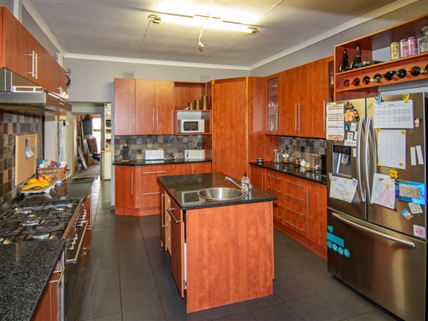 3 Bedroom House 3 Bedroom House