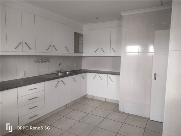 2 Bed Flat in Hillary