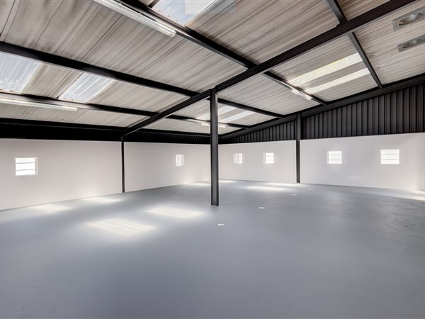 320  m² Commercial space