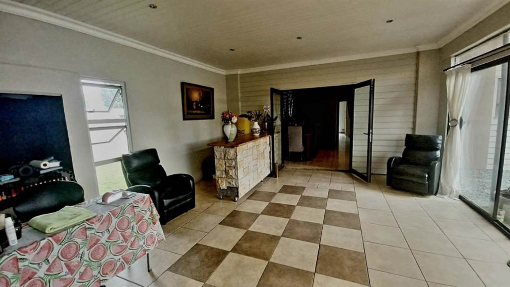 3 Bed House in Bloemfontein Farms photo number 12
