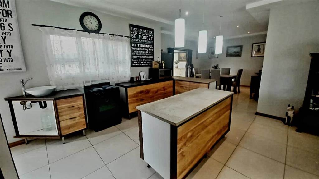 3 Bed House in Bloemfontein Farms photo number 6