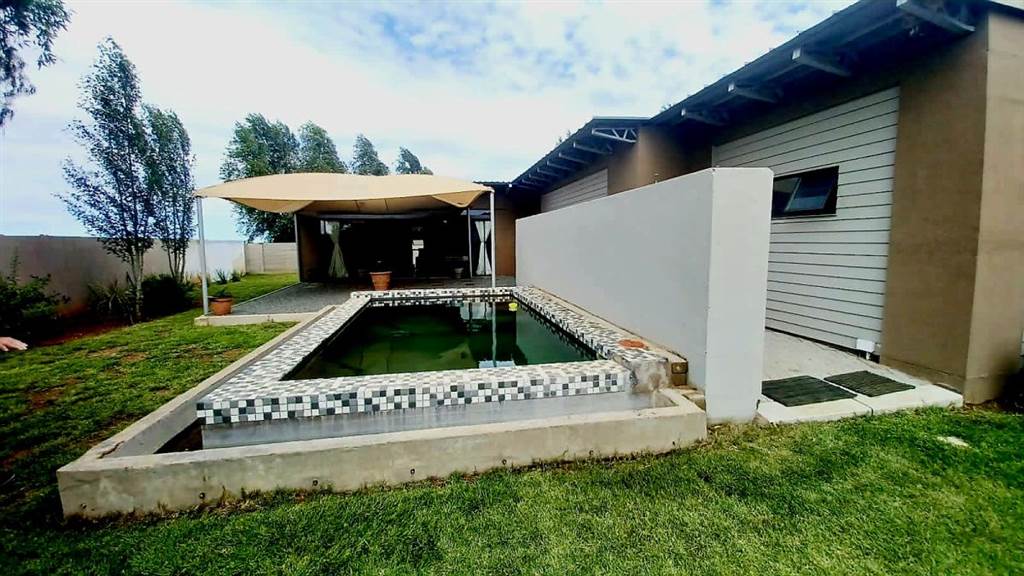 3 Bed House in Bloemfontein Farms photo number 4