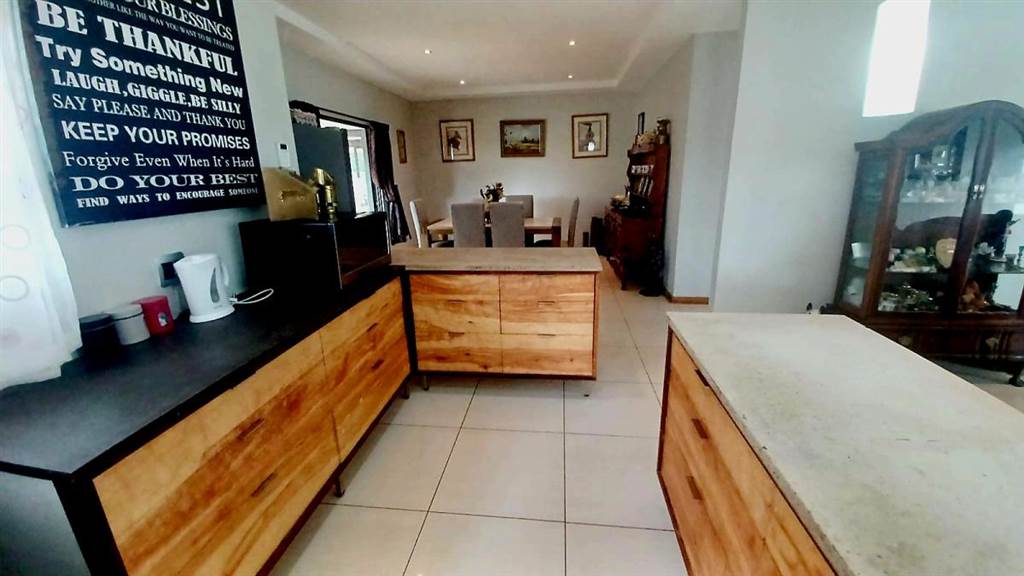 3 Bed House in Bloemfontein Farms photo number 11