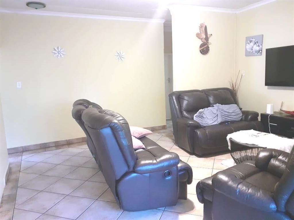 3 Bed House in Pretoria North photo number 5