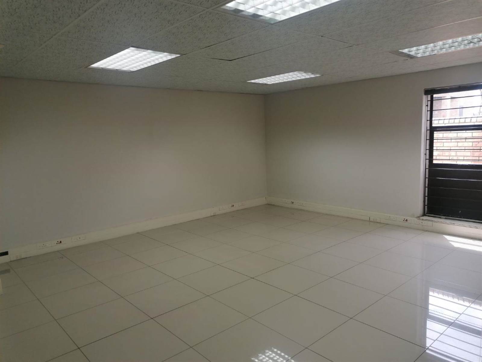 324  m² Commercial space in Hurlingham photo number 4