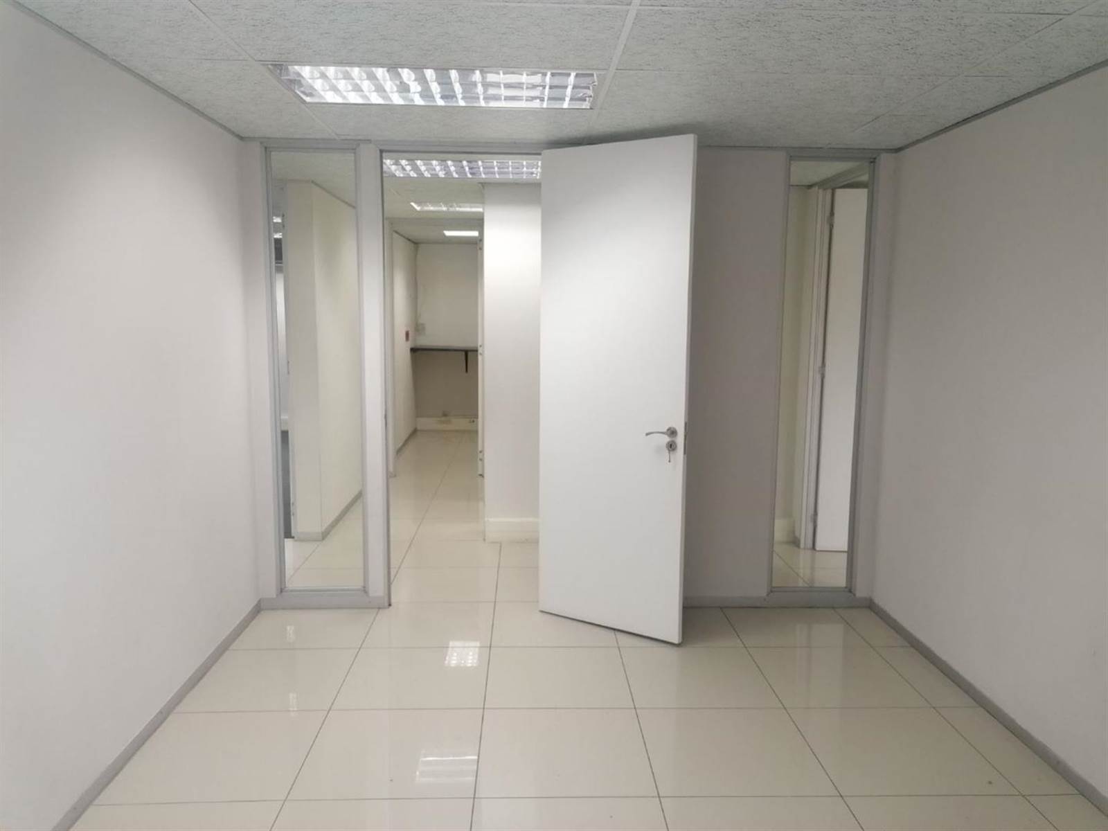 324  m² Commercial space in Hurlingham photo number 3