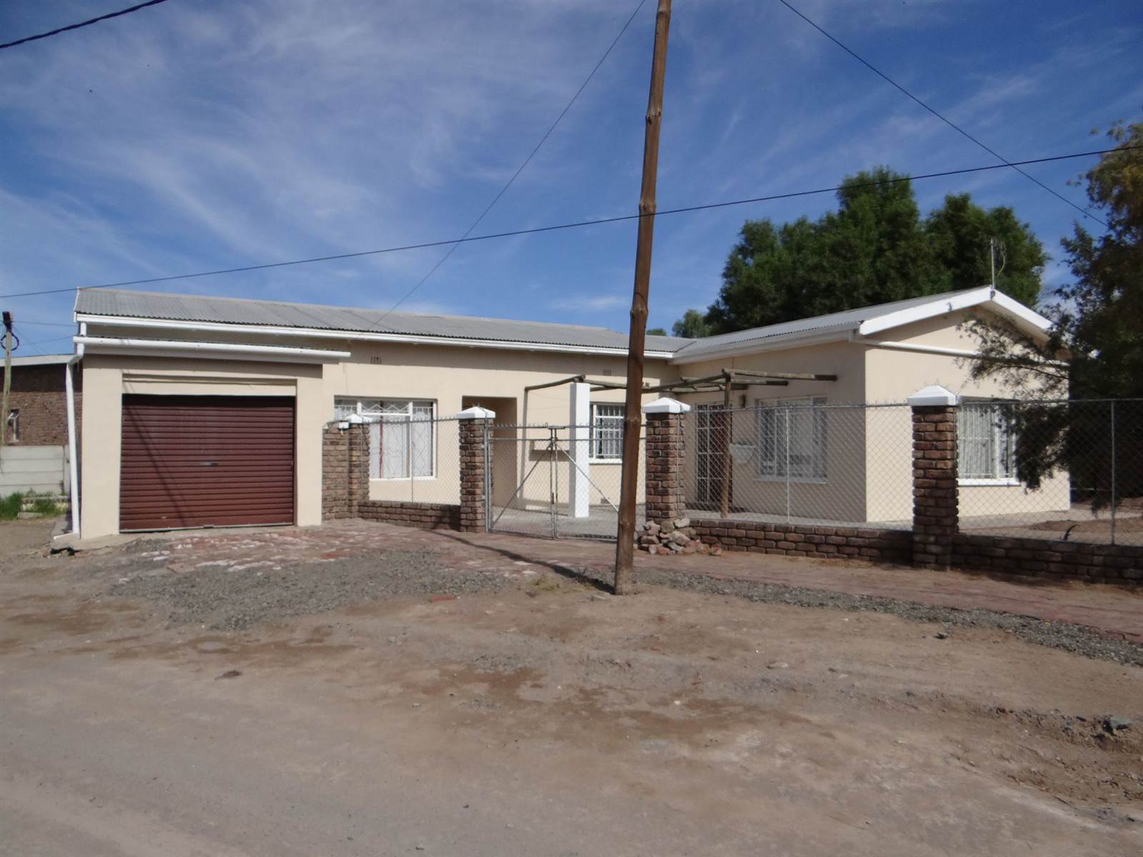 3 Bed House in Beaufort West photo number 1