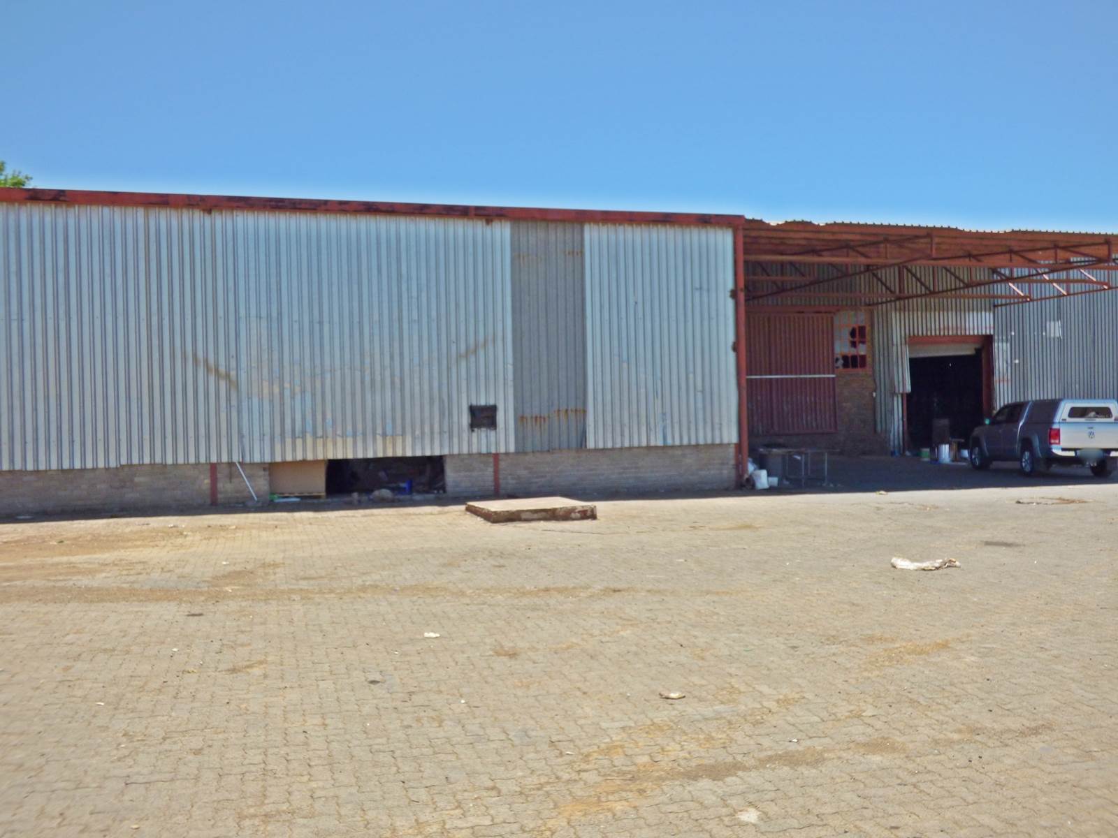 1256  m² Industrial space in Hamilton photo number 3