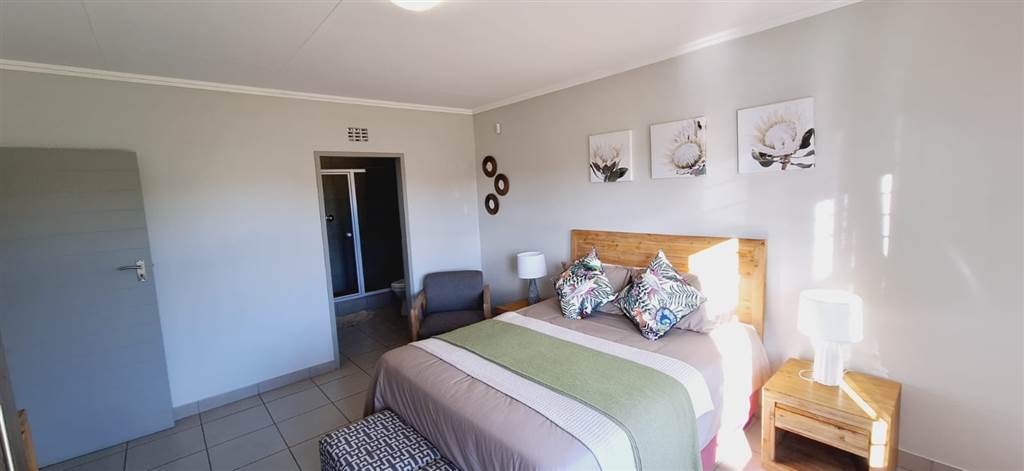 4 Bed House in Protea Glen photo number 9