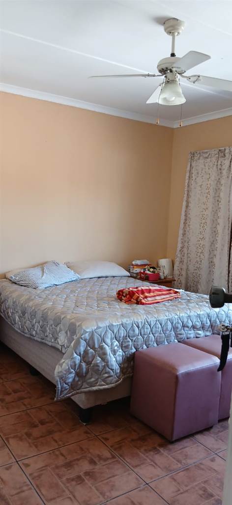 3 Bed Simplex in Montclair photo number 11