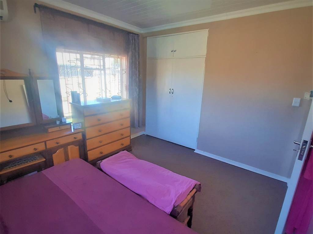 3 Bed House in Protea Park photo number 11