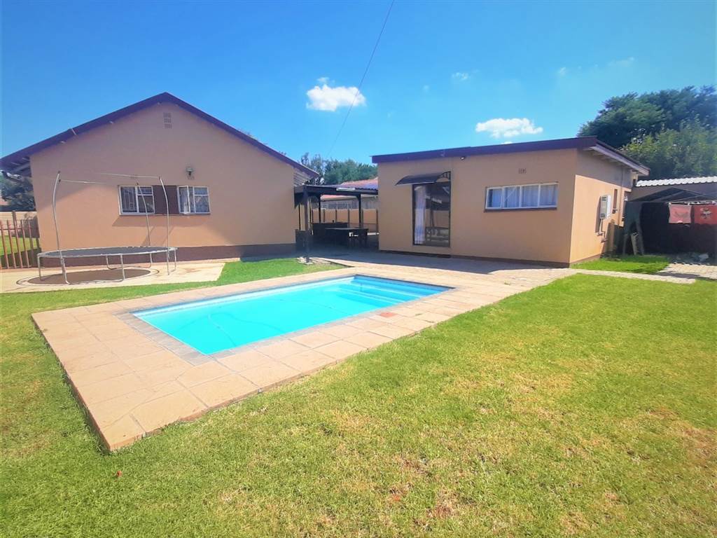 3 Bed House in Protea Park photo number 20