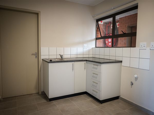 0.5 Bed Flat in Kempton Park Central