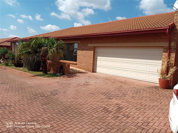 3 Bedroom Townhouse 3 Bedroom Townhouse