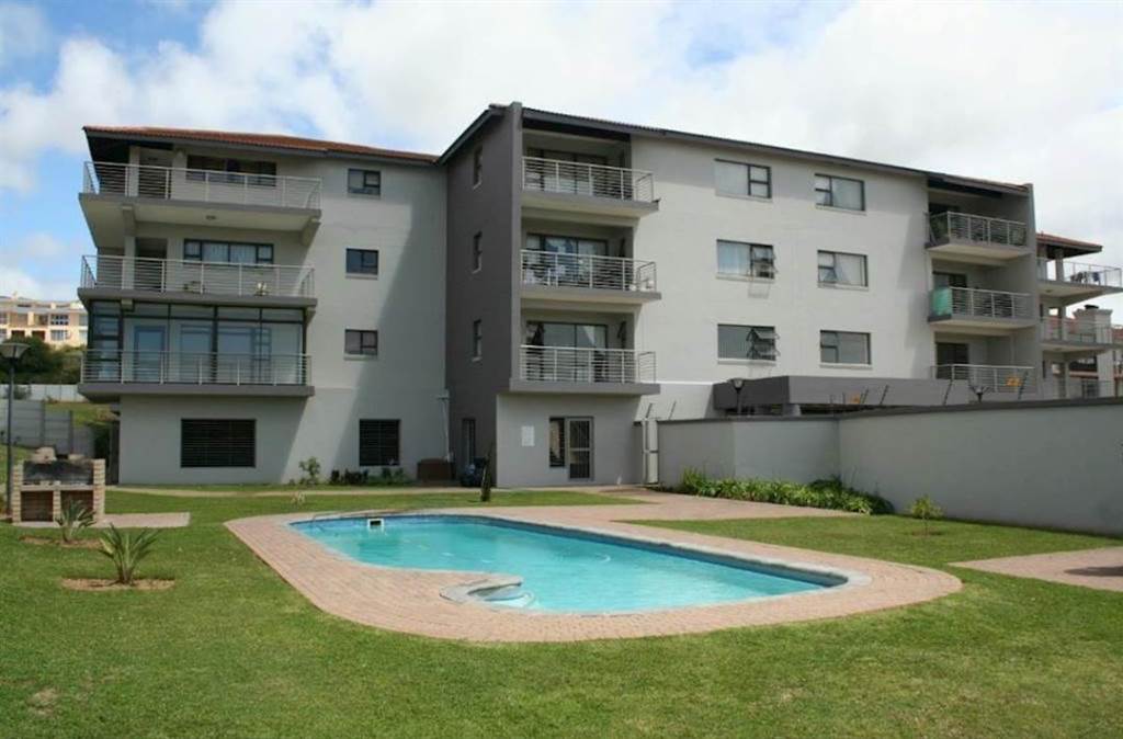 2 Bed Apartment in Hartenbos photo number 1