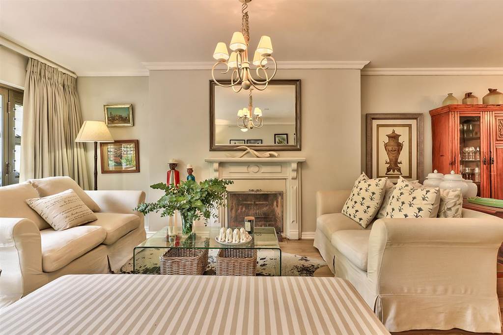 4 Bed Townhouse in Rondebosch photo number 14