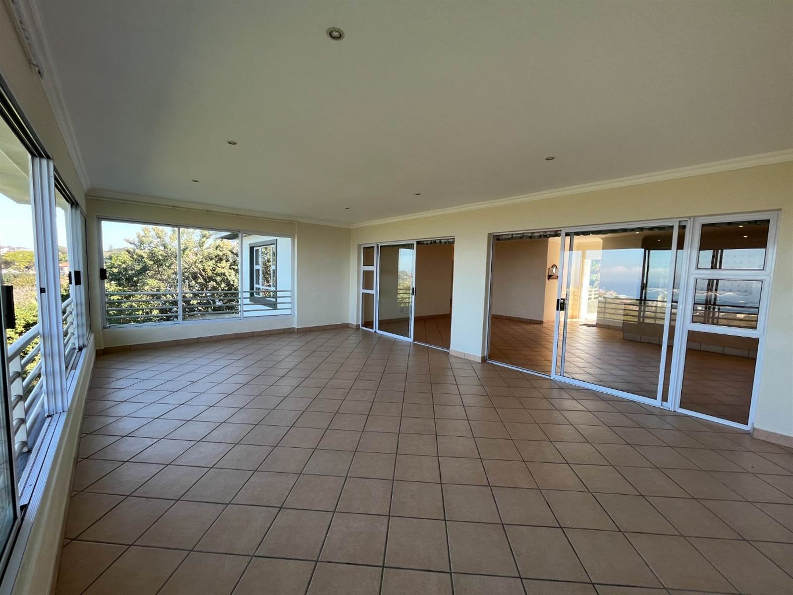 4 Bed Apartment in Ballito photo number 12