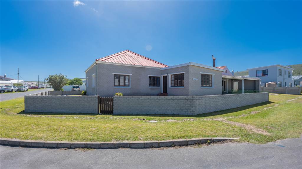 6 Bed House in Agulhas photo number 2