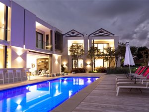 6 Bed House in Waterfall Equestrian Estate