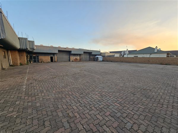 1 000  m² Industrial space