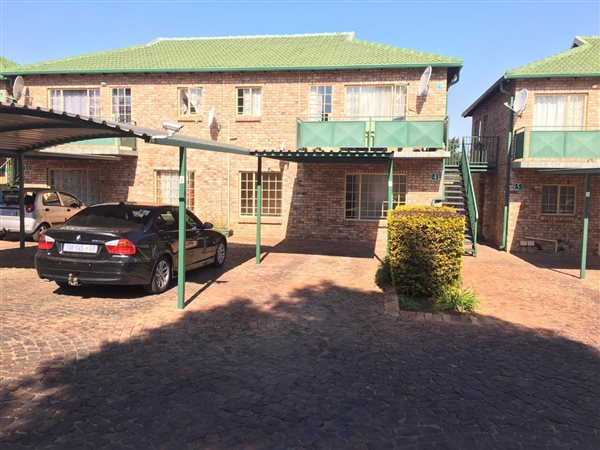 2 Bed Townhouse in Rietfontein