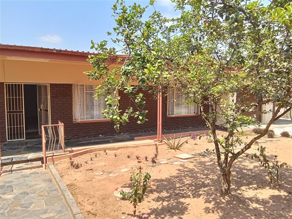 4 Bed House in Nelspruit Central
