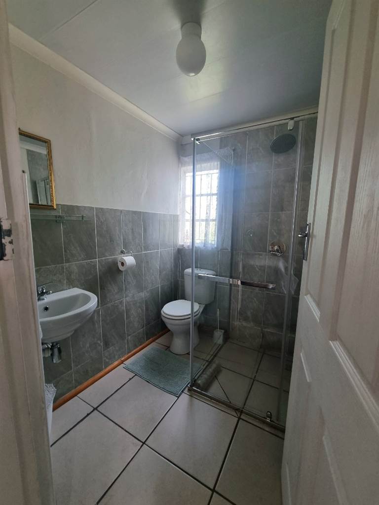 5 Bed House in Harrismith photo number 12