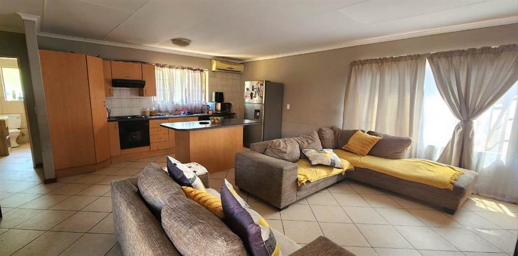 2 Bed Apartment in Brits Central photo number 5